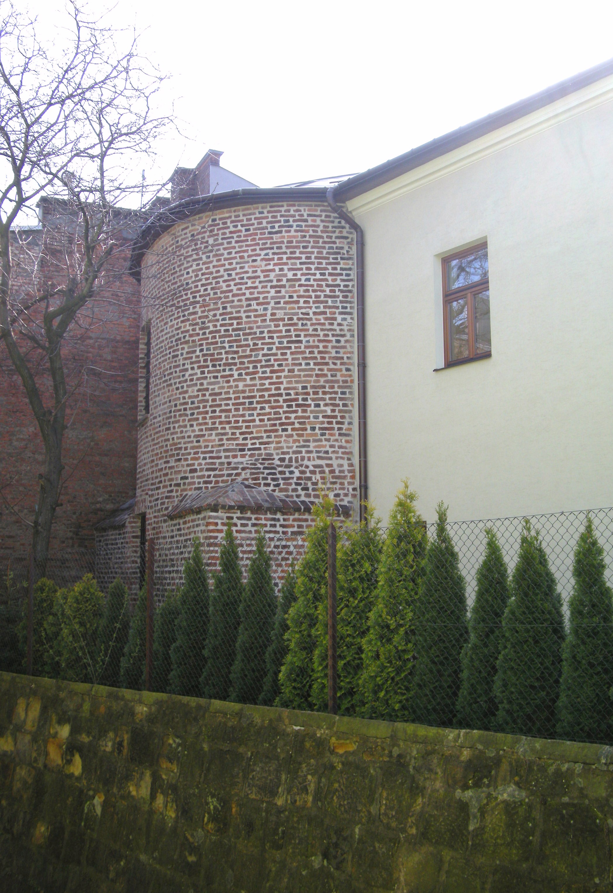 3. Średniowieczna baszta dawnych murów miejskich (fot. K. Moskal).JPG